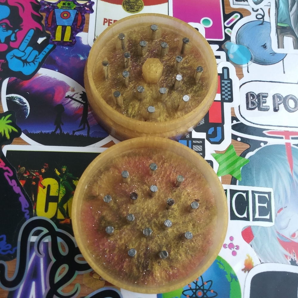 Spice Grinder Epoxy Resin Art 420 Bud Flower Grinders Handmade Pocket - Picture 6 of 16